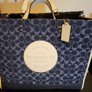 Coach Dempsey 40 in Signature Jaquard with Patch
